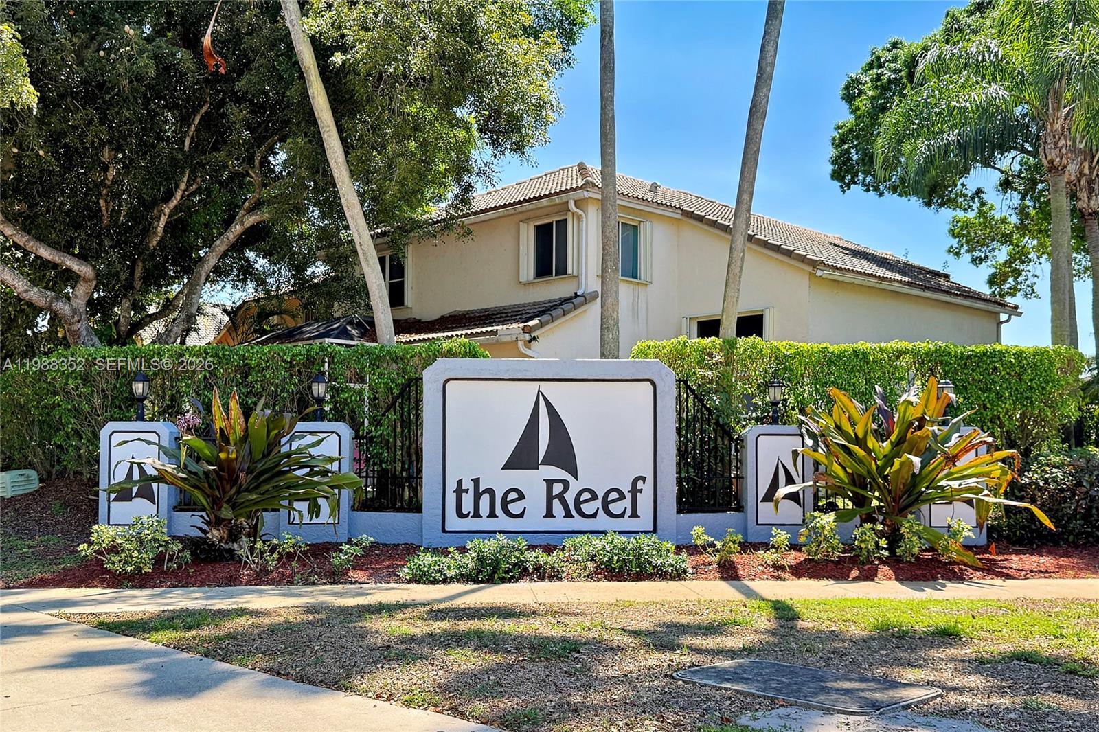 Lake CHARLESTON SHORES - Residential