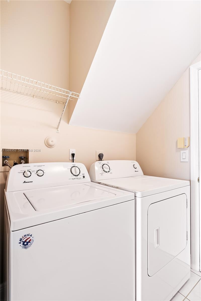 Lake CHARLESTON SHORES - Residential