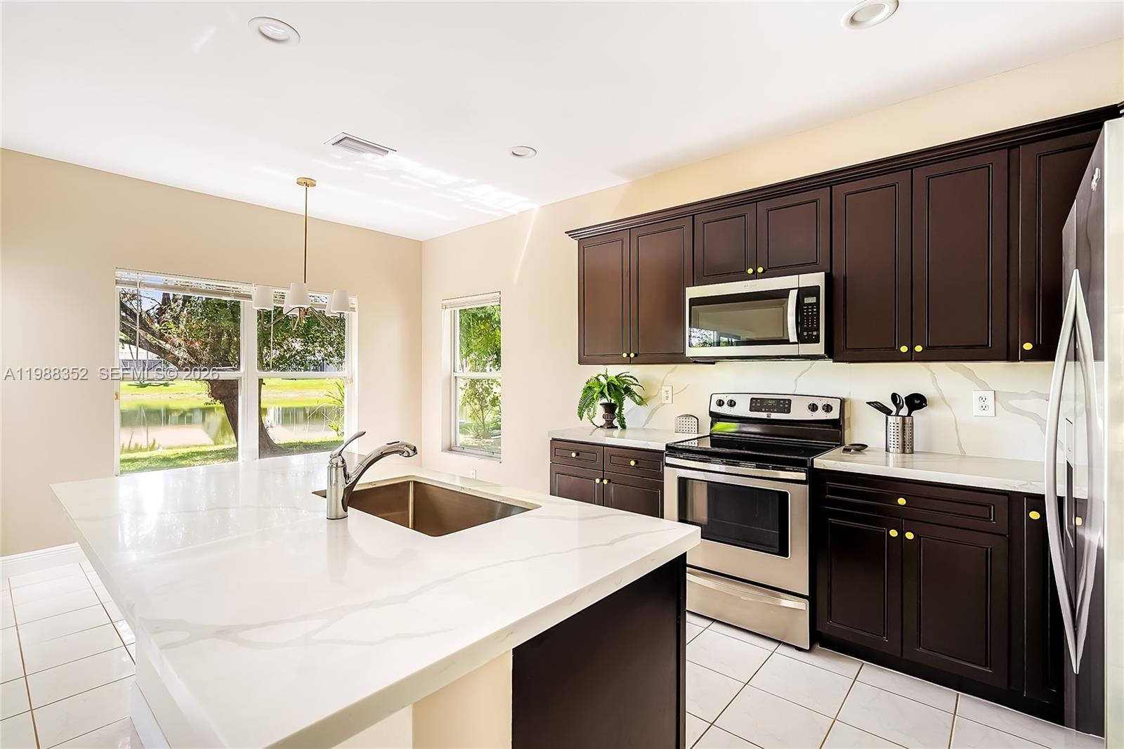 Lake CHARLESTON SHORES - Residential