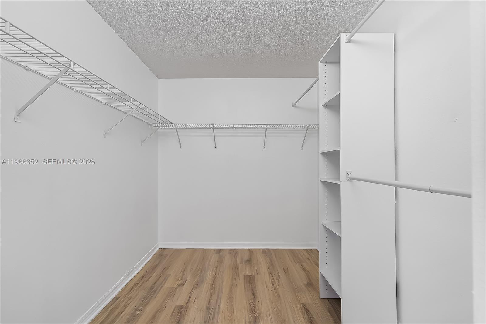 Lake CHARLESTON SHORES - Residential