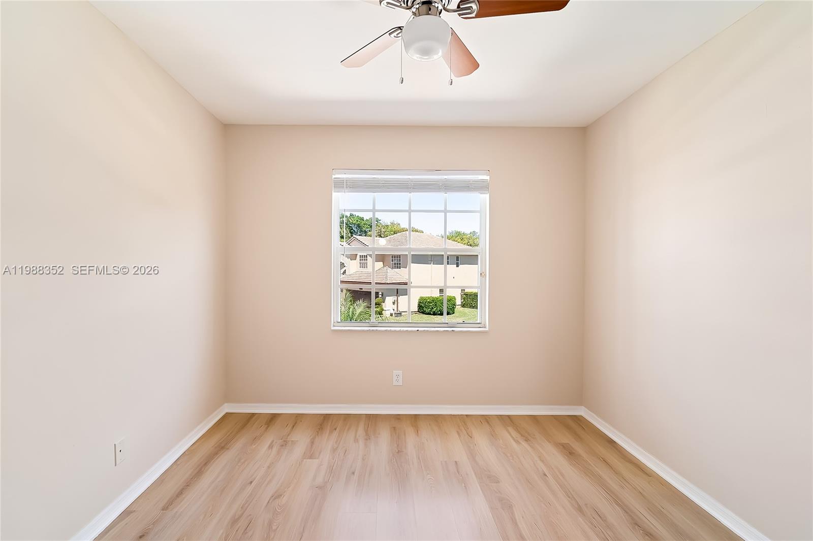 Lake CHARLESTON SHORES - Residential