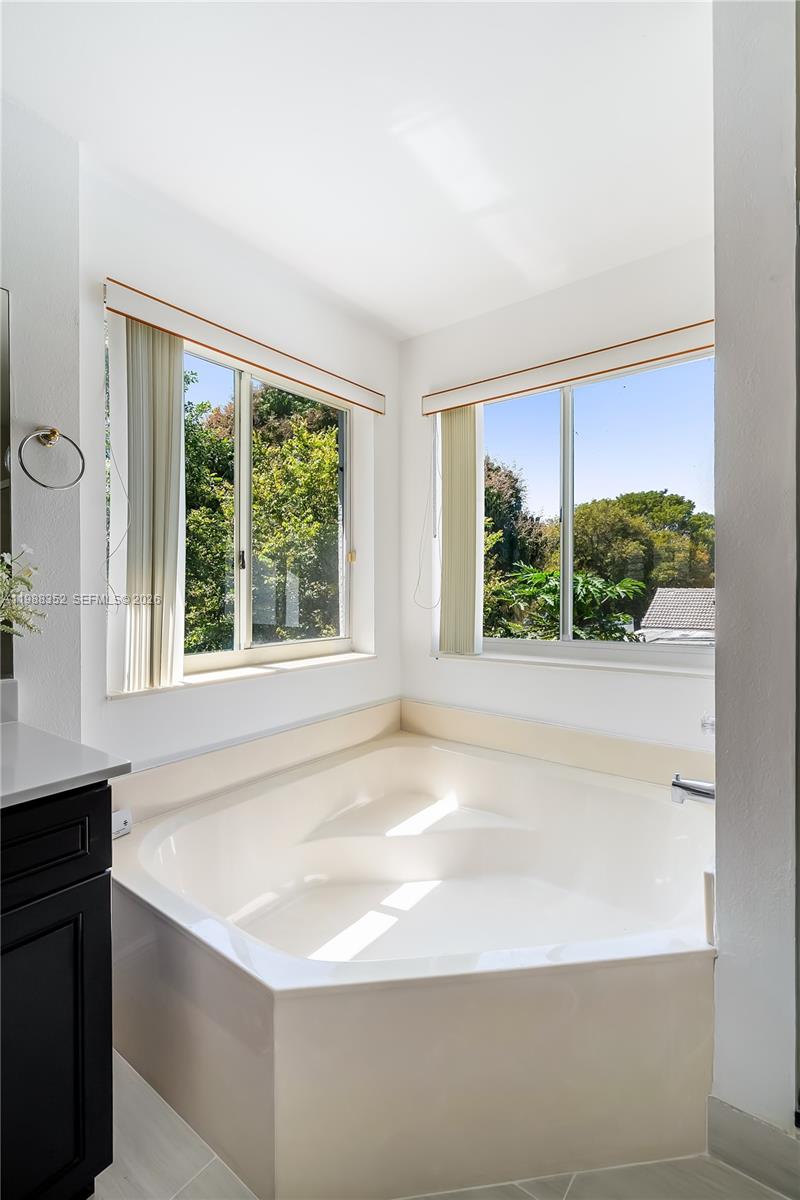 Lake CHARLESTON SHORES - Residential