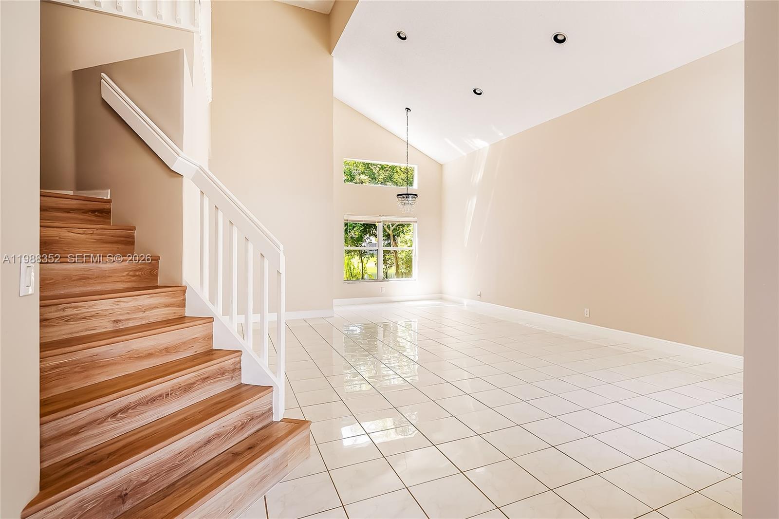 Lake CHARLESTON SHORES - Residential