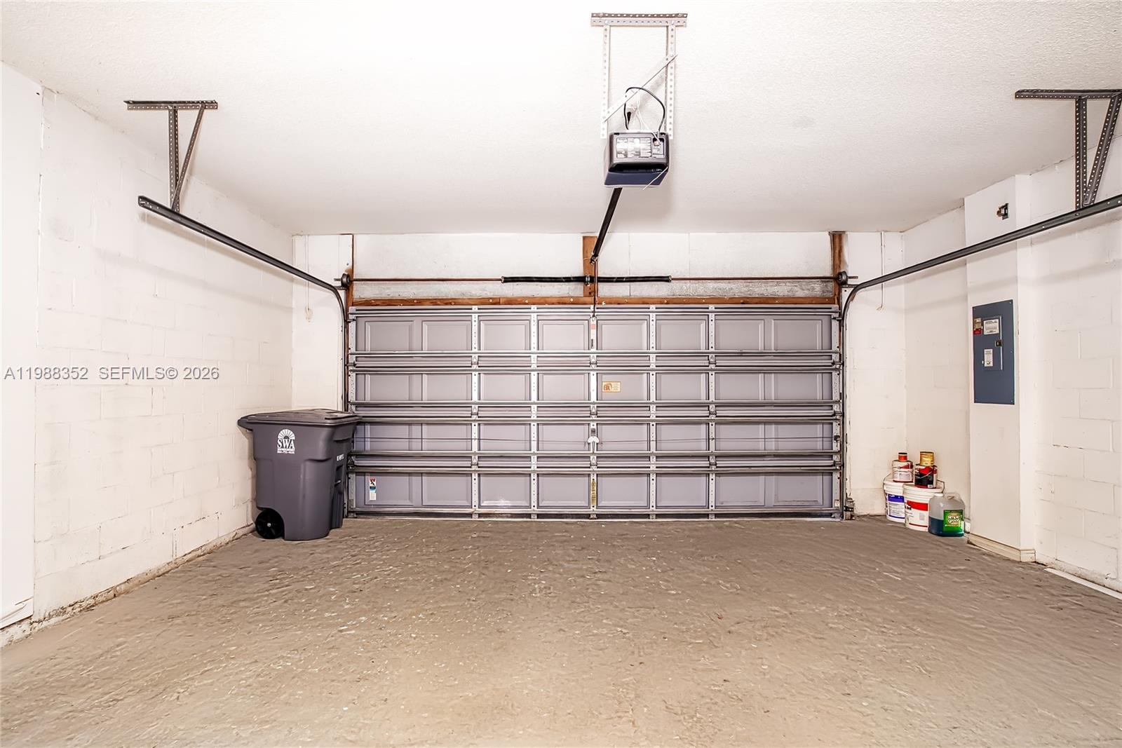 Lake CHARLESTON SHORES - Residential