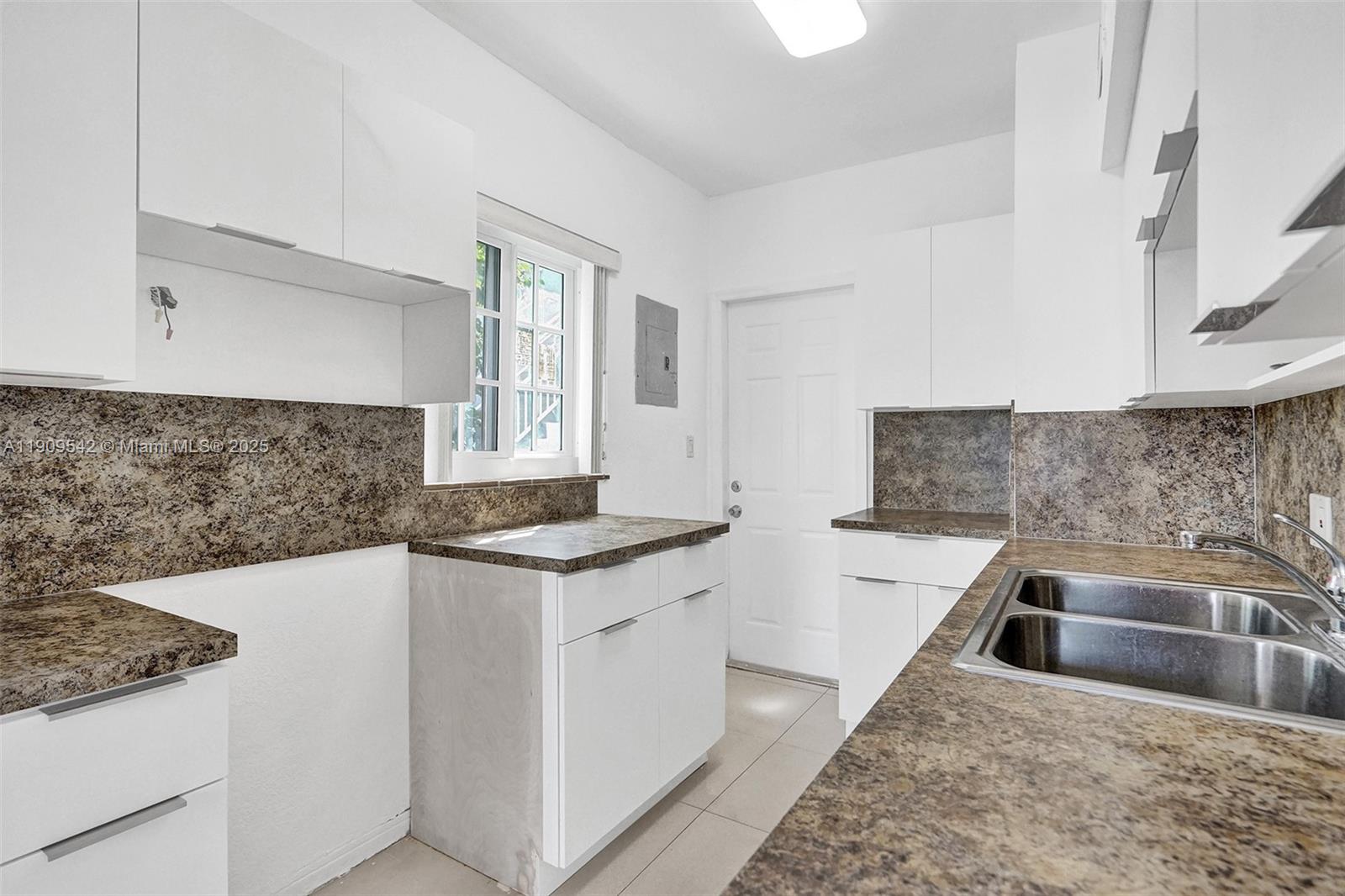 MARSEILLES CONDO - Residential Lease