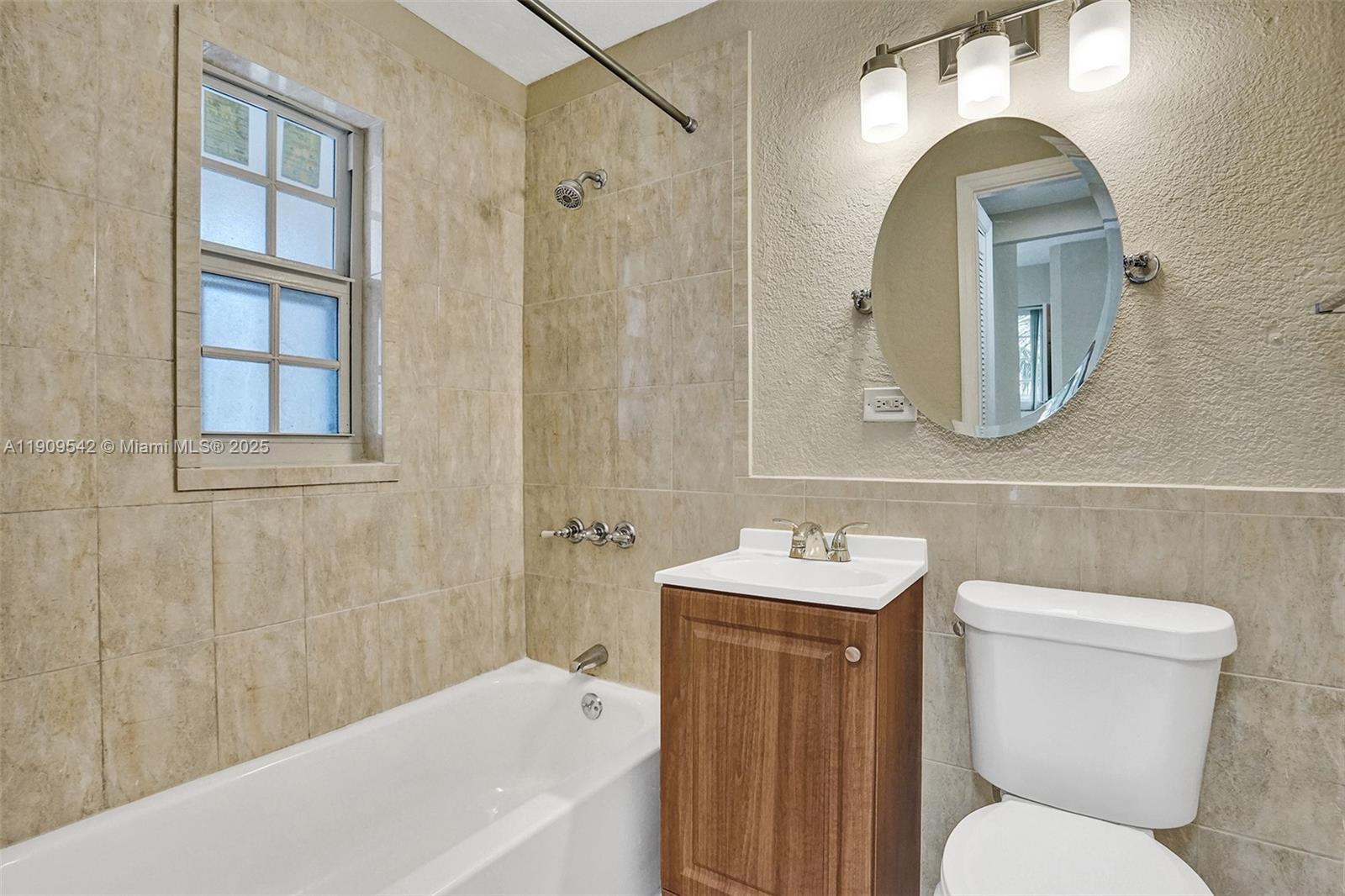 MARSEILLES CONDO - Residential Lease