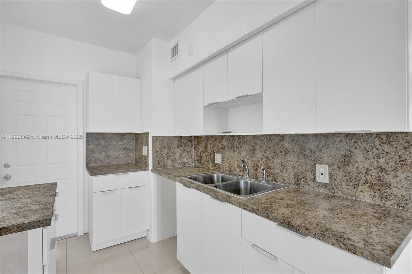 MARSEILLES CONDO - Residential Lease