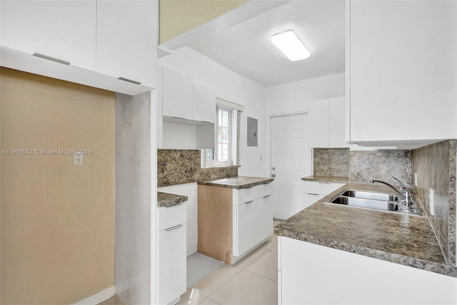 MARSEILLES CONDO - Residential Lease