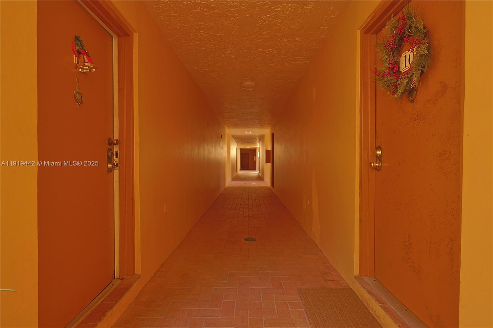 SOUTH WINDS CONDO - Residential