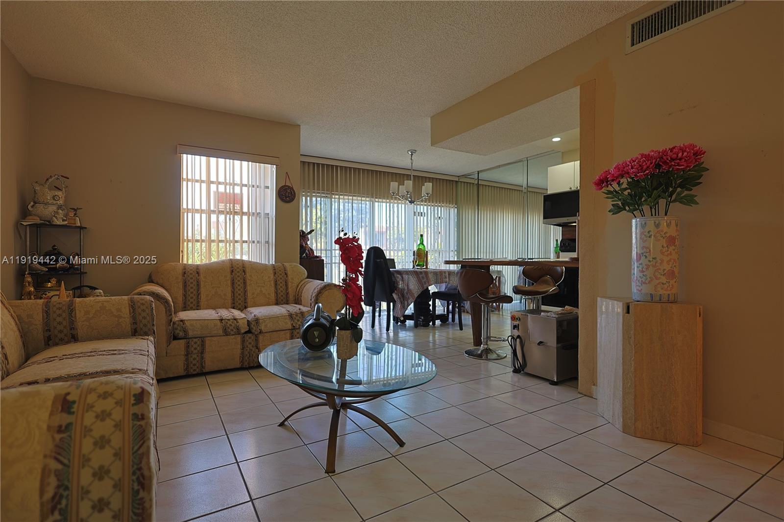 SOUTH WINDS CONDO - Residential