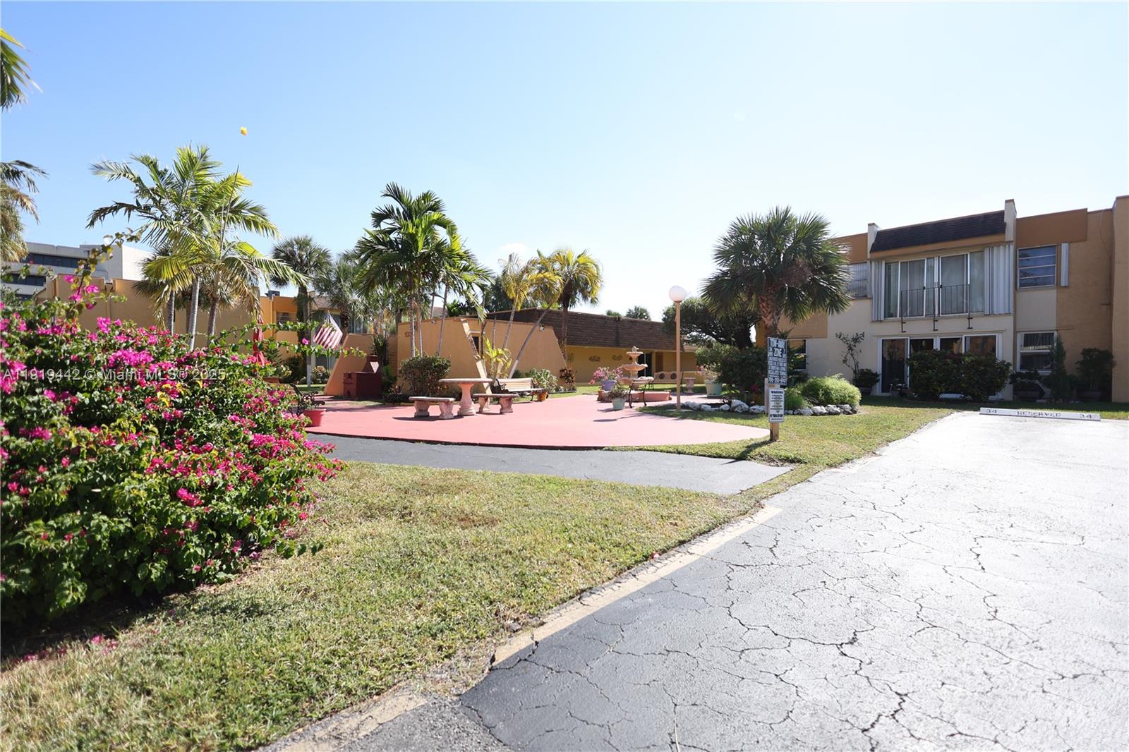 SOUTH WINDS CONDO - Residential