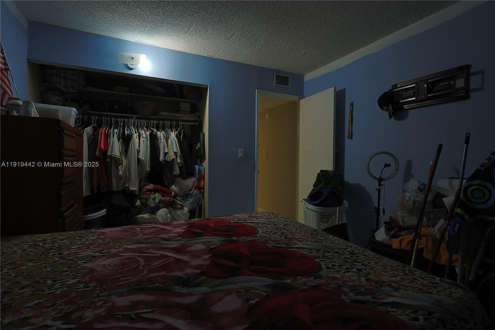 SOUTH WINDS CONDO - Residential