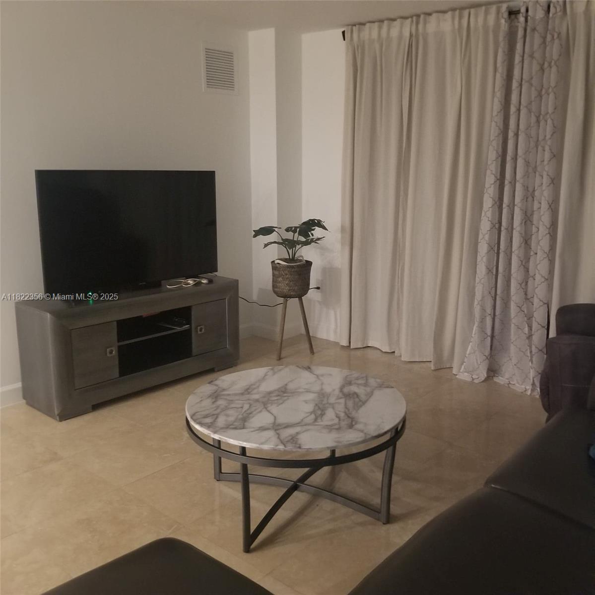 THE COLLINS CONDO - Residential Lease