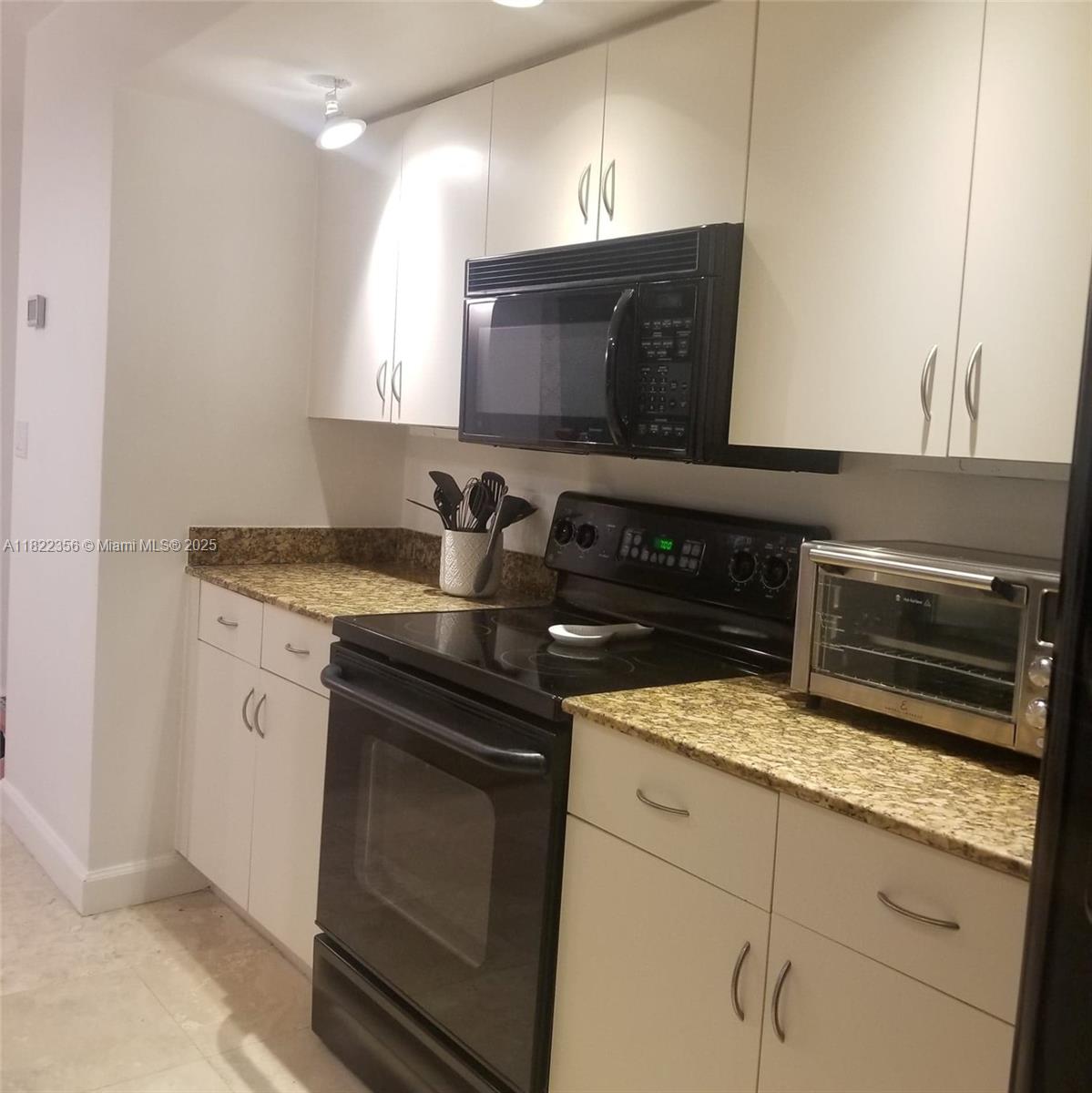 THE COLLINS CONDO - Residential Lease