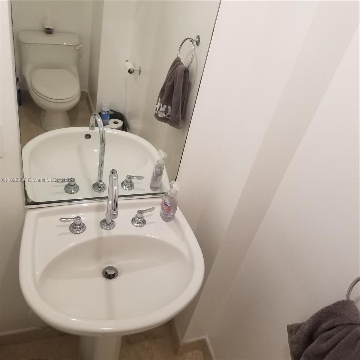 THE COLLINS CONDO - Residential Lease