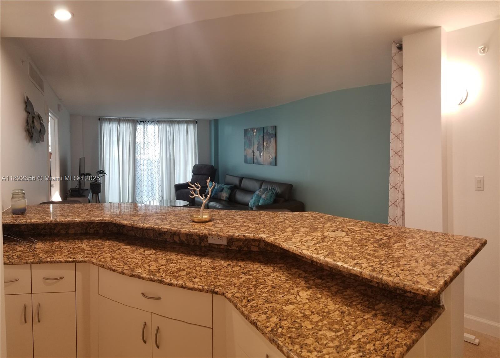 THE COLLINS CONDO - Residential Lease