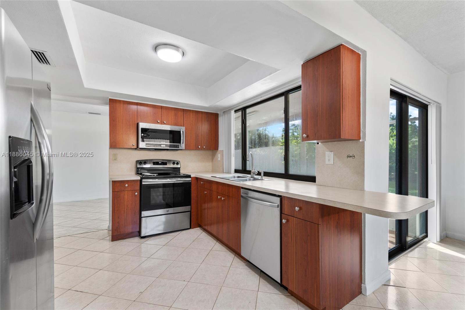 SUNRISE GOLF VILLAGE FIRS - Residential