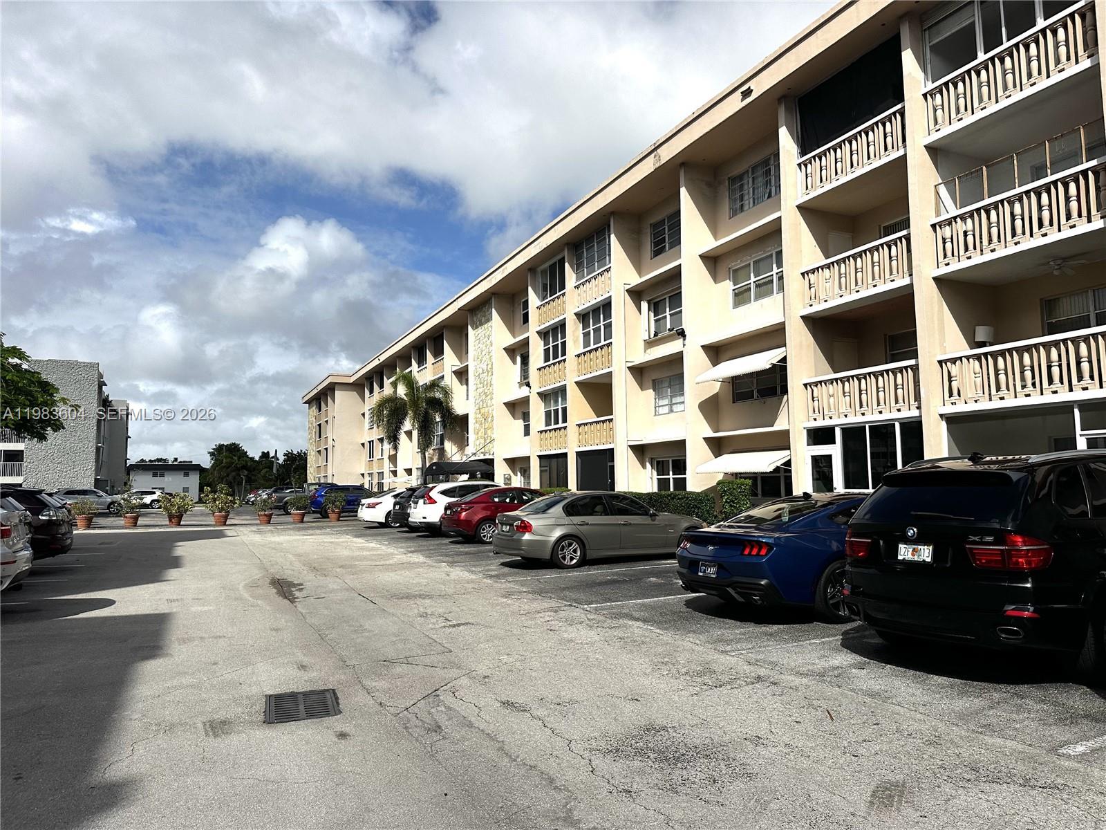 FOURTH GULFSTREAM GARDEN - Residential