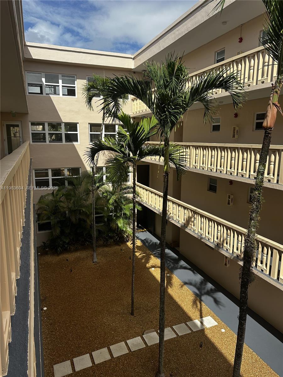 FOURTH GULFSTREAM GARDEN - Residential