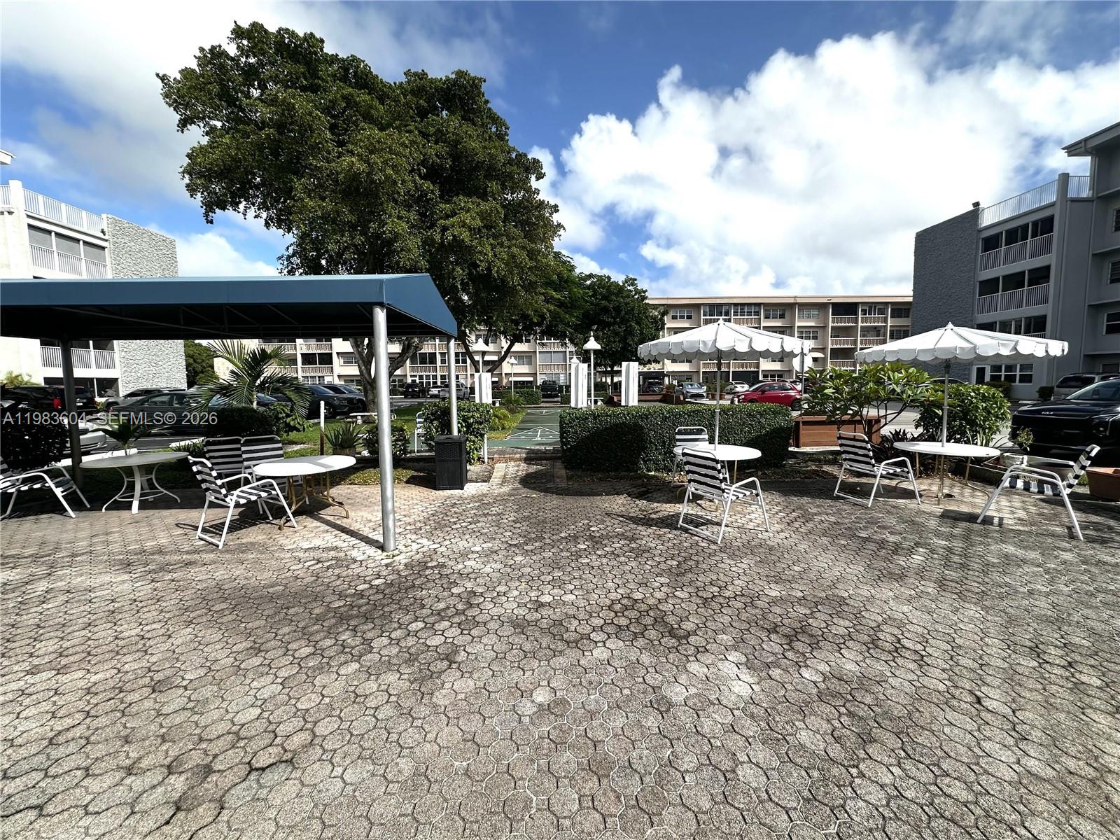 FOURTH GULFSTREAM GARDEN - Residential