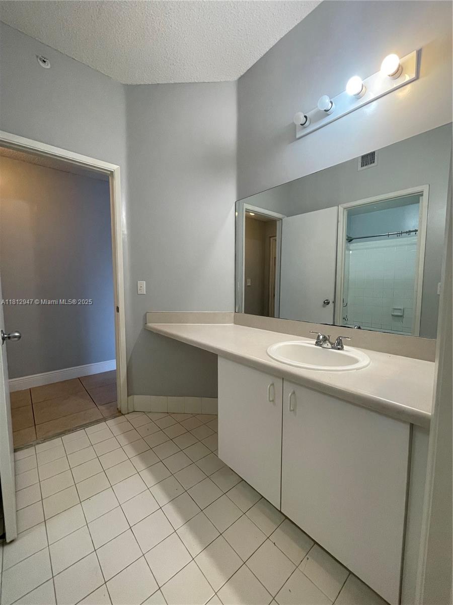 COURTYARDS AT DAVIE CONDO - Residential Lease