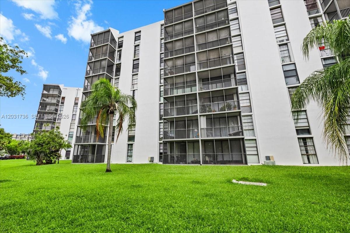 3101 N Country Club Dr 209