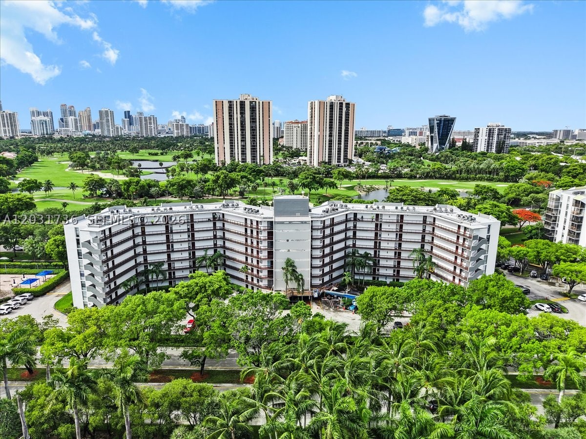 Photo 1 of 33 — 3101 N Country Club Dr 209, Aventura, FL 33180