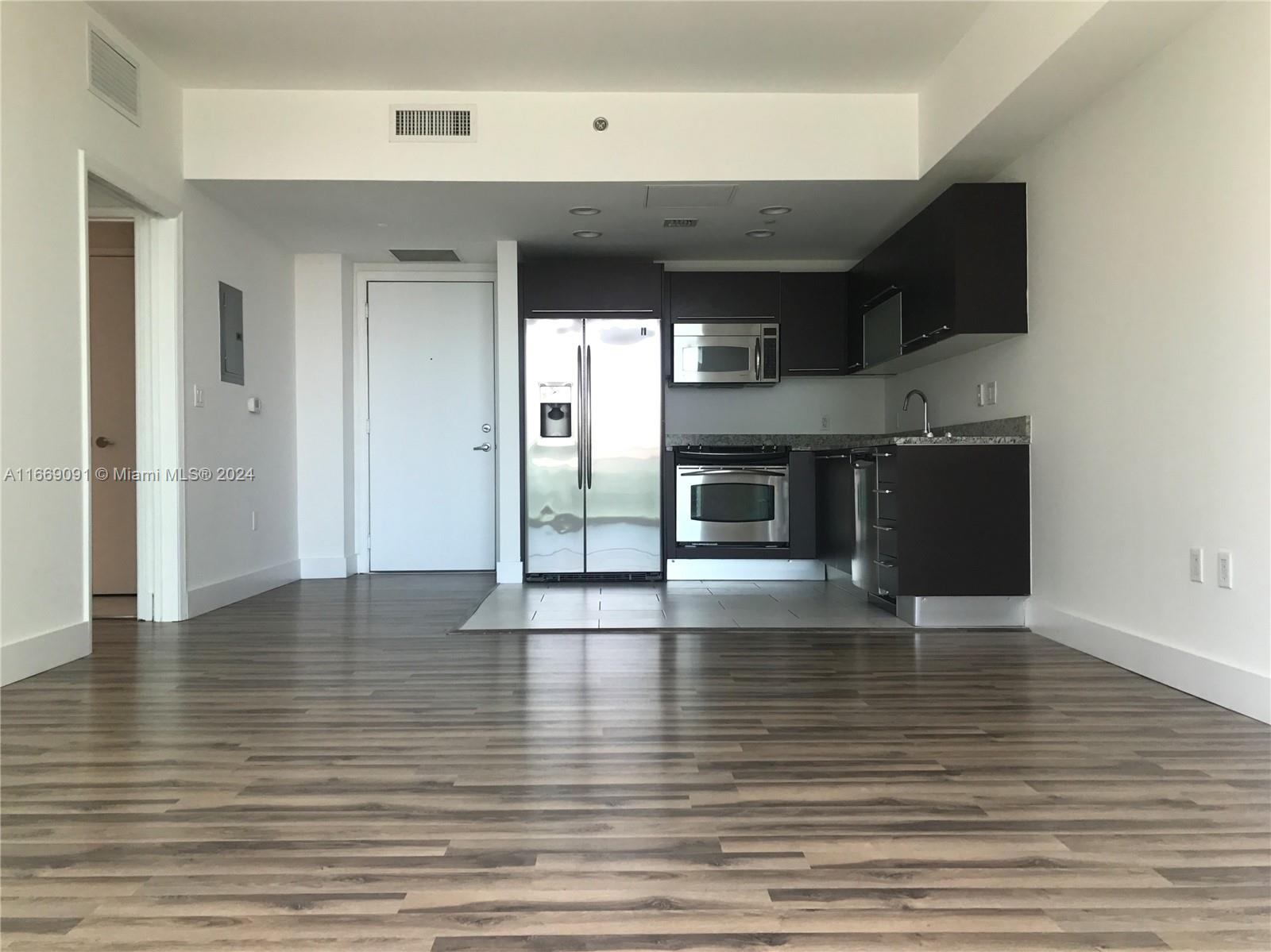 THE PLAZA 901 BRICKELL CO - Residential