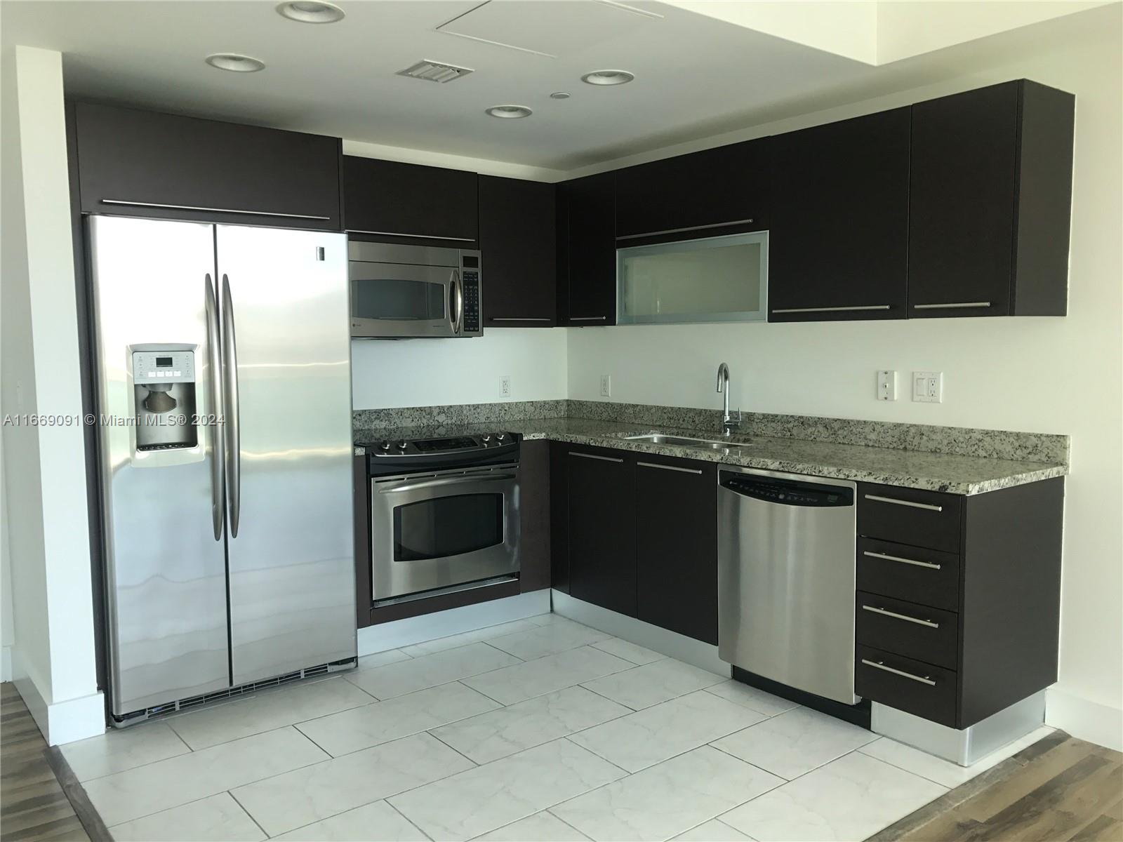 THE PLAZA 901 BRICKELL CO - Residential