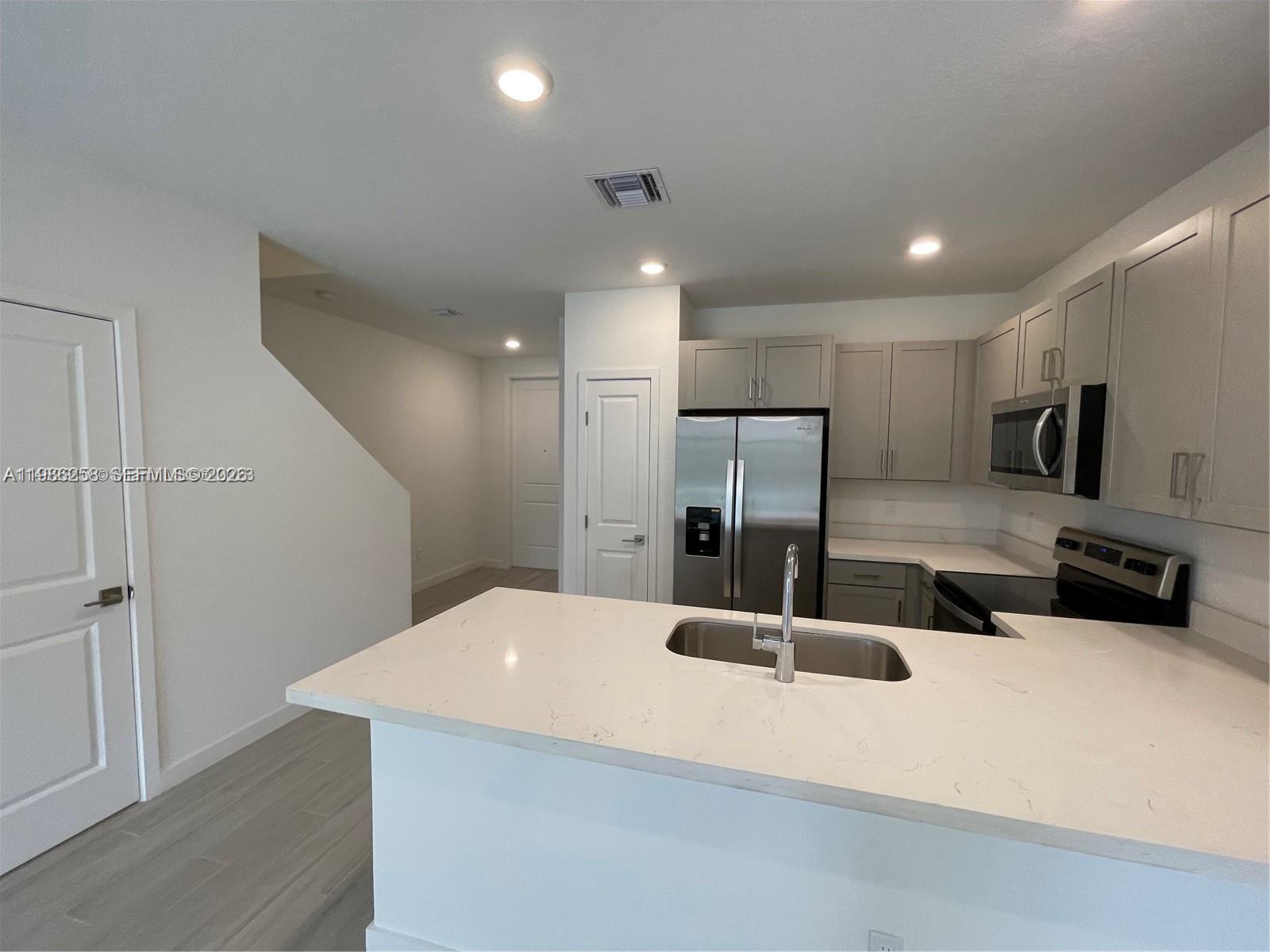 VILLAGE PARK AT DEERFIELD - Residential Lease