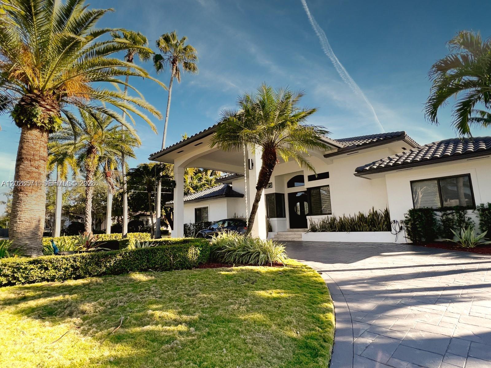 Photo 1 of 43 — 17615 SW 80th, Palmetto Bay, FL 33157