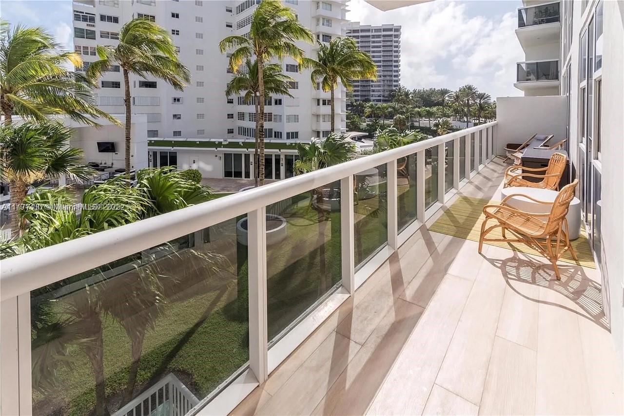 10275 Collins Ave 219