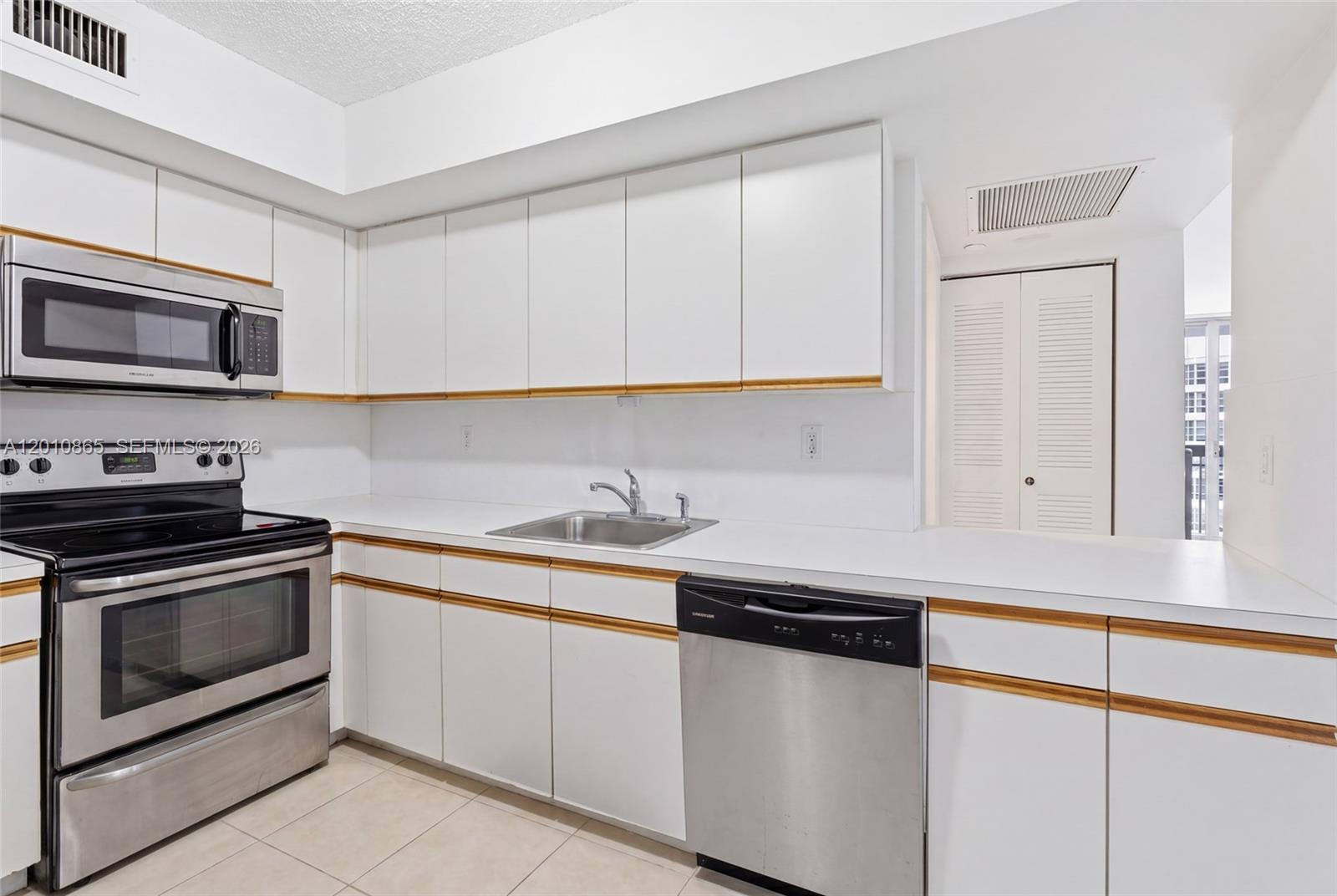 MYSTIC POINTE CONDO NO TW - Residential