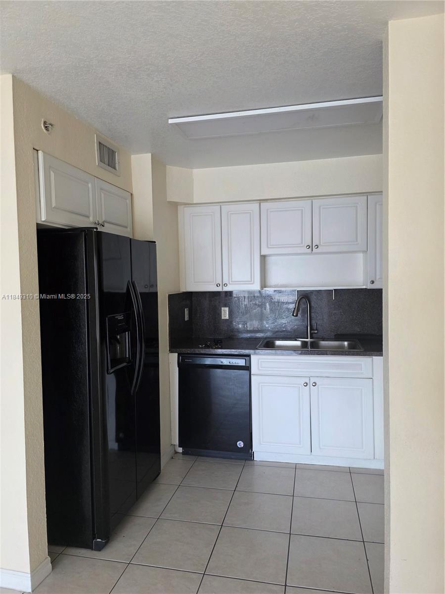 PALM VILLAS OF HIALEAH CO - Residential Lease