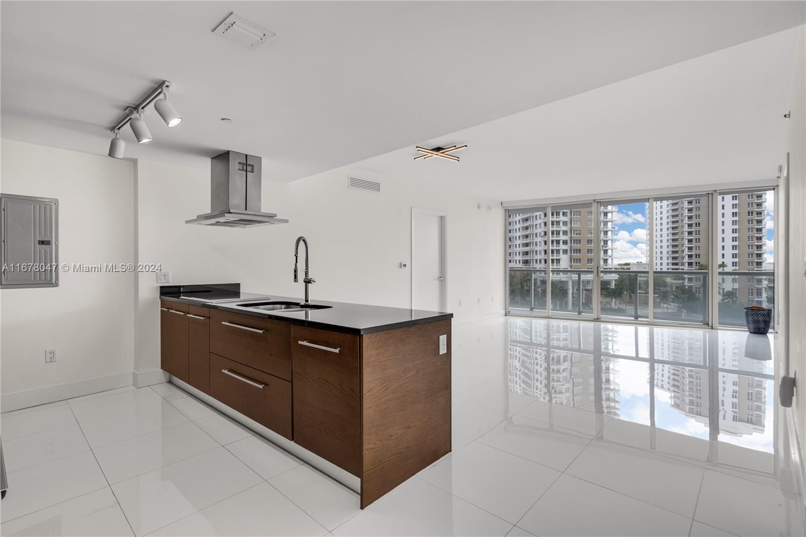 ICON BRICKELL NO TWO - Residential