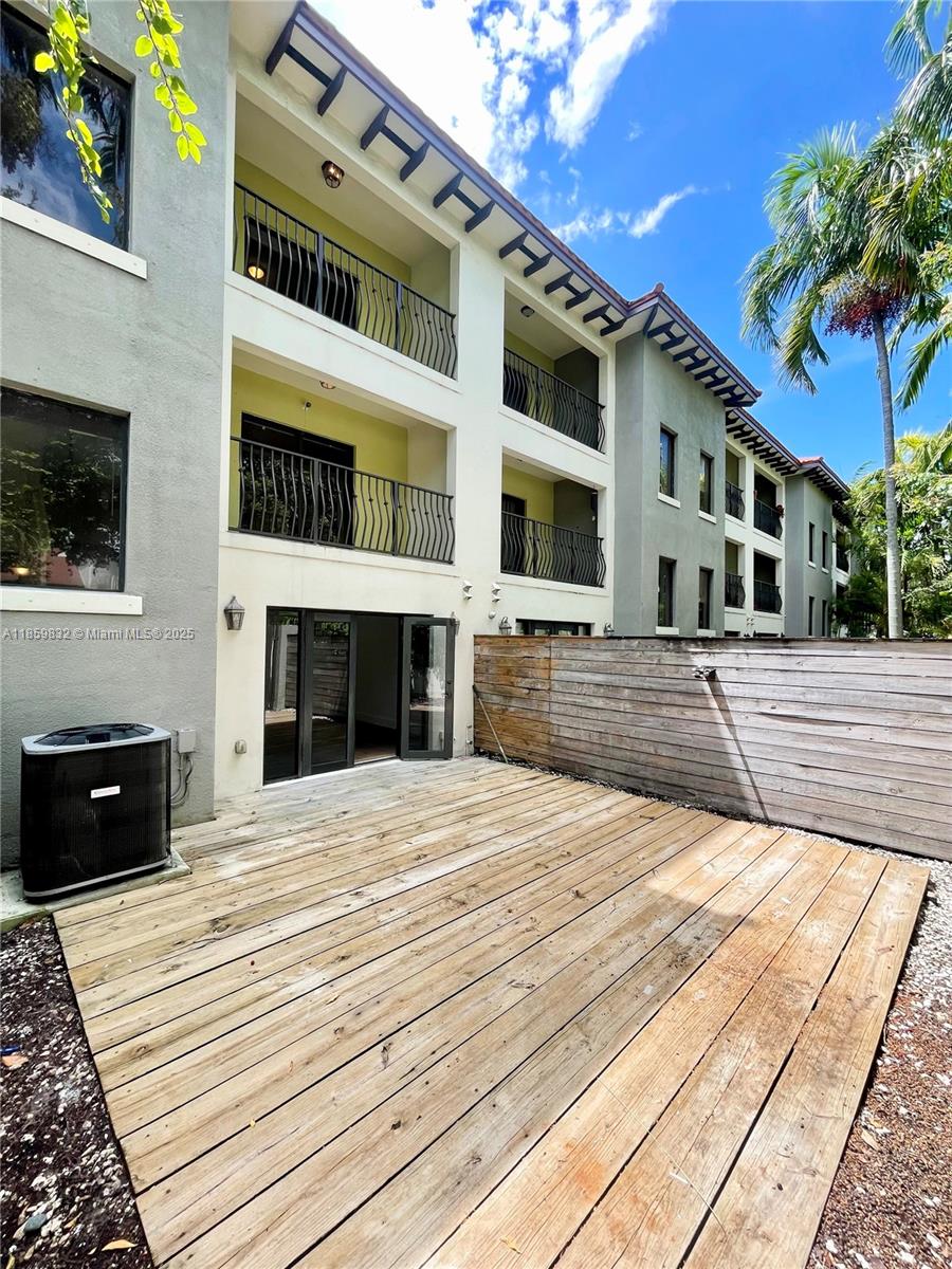 GROVE VILLAS CONDO - Residential