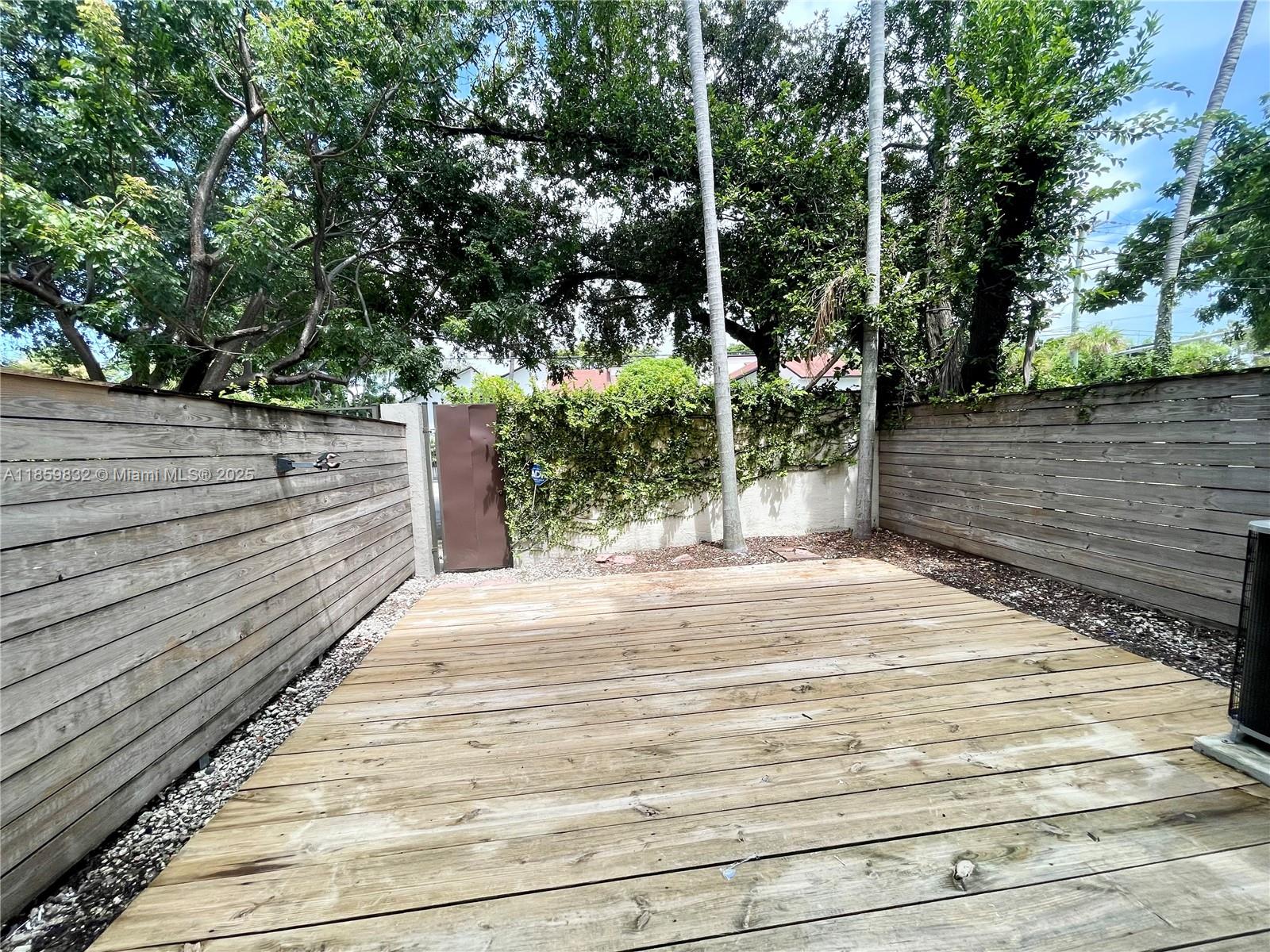 GROVE VILLAS CONDO - Residential