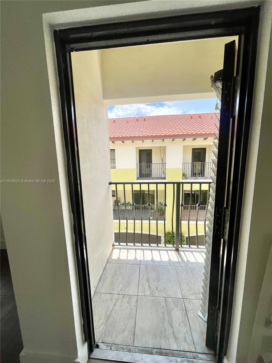 GROVE VILLAS CONDO - Residential