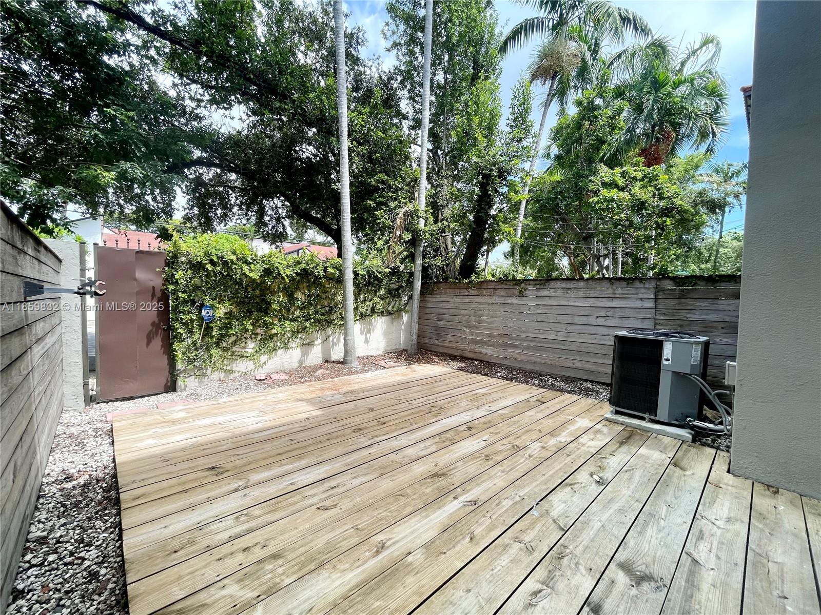 GROVE VILLAS CONDO - Residential