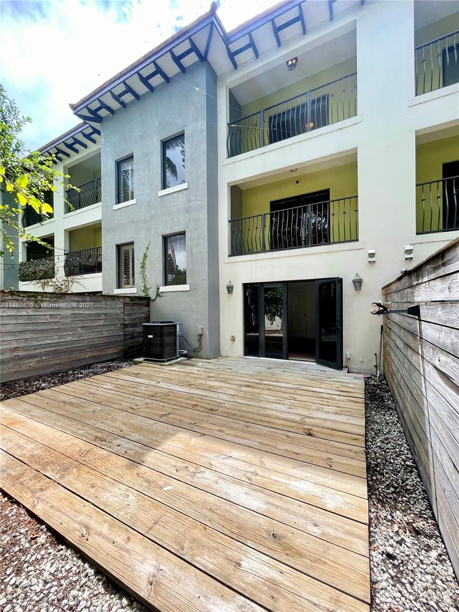 GROVE VILLAS CONDO - Residential