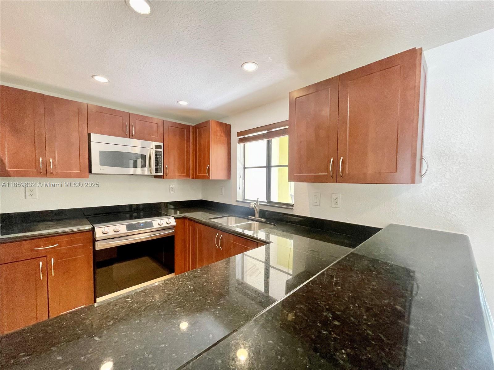 GROVE VILLAS CONDO - Residential