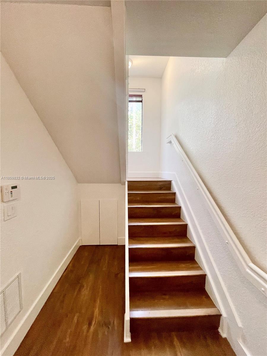 GROVE VILLAS CONDO - Residential