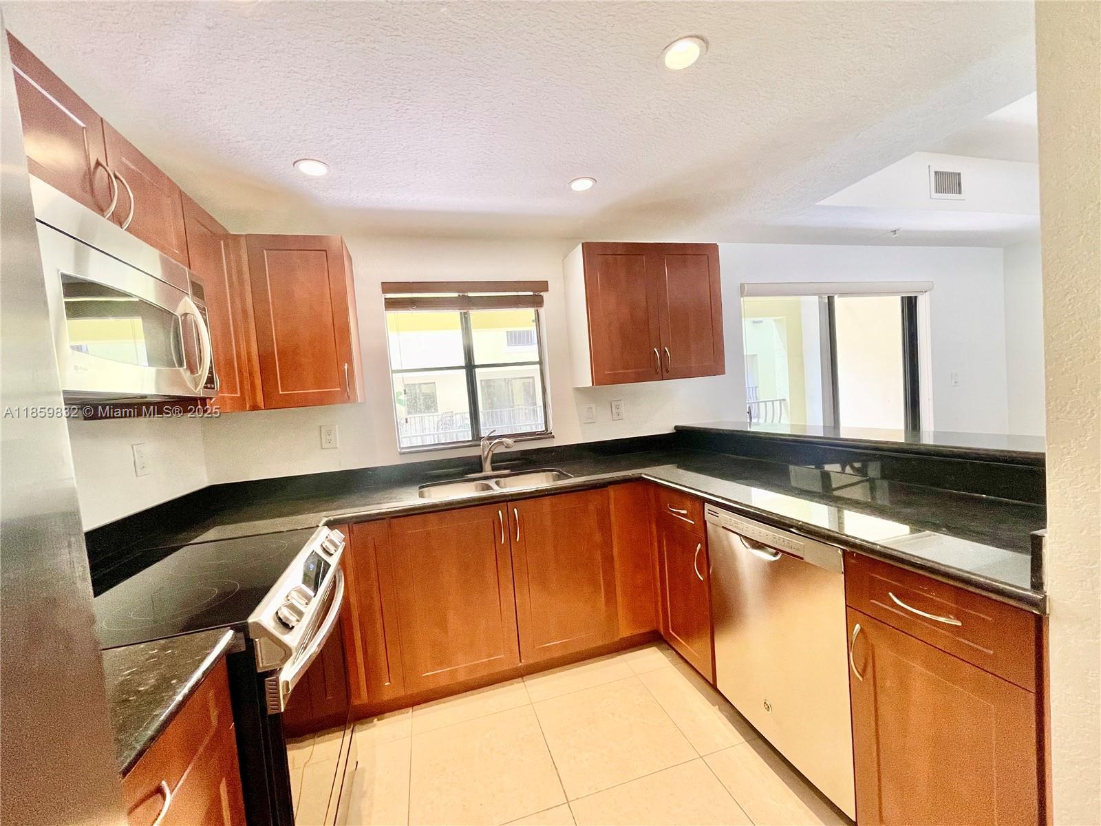 GROVE VILLAS CONDO - Residential