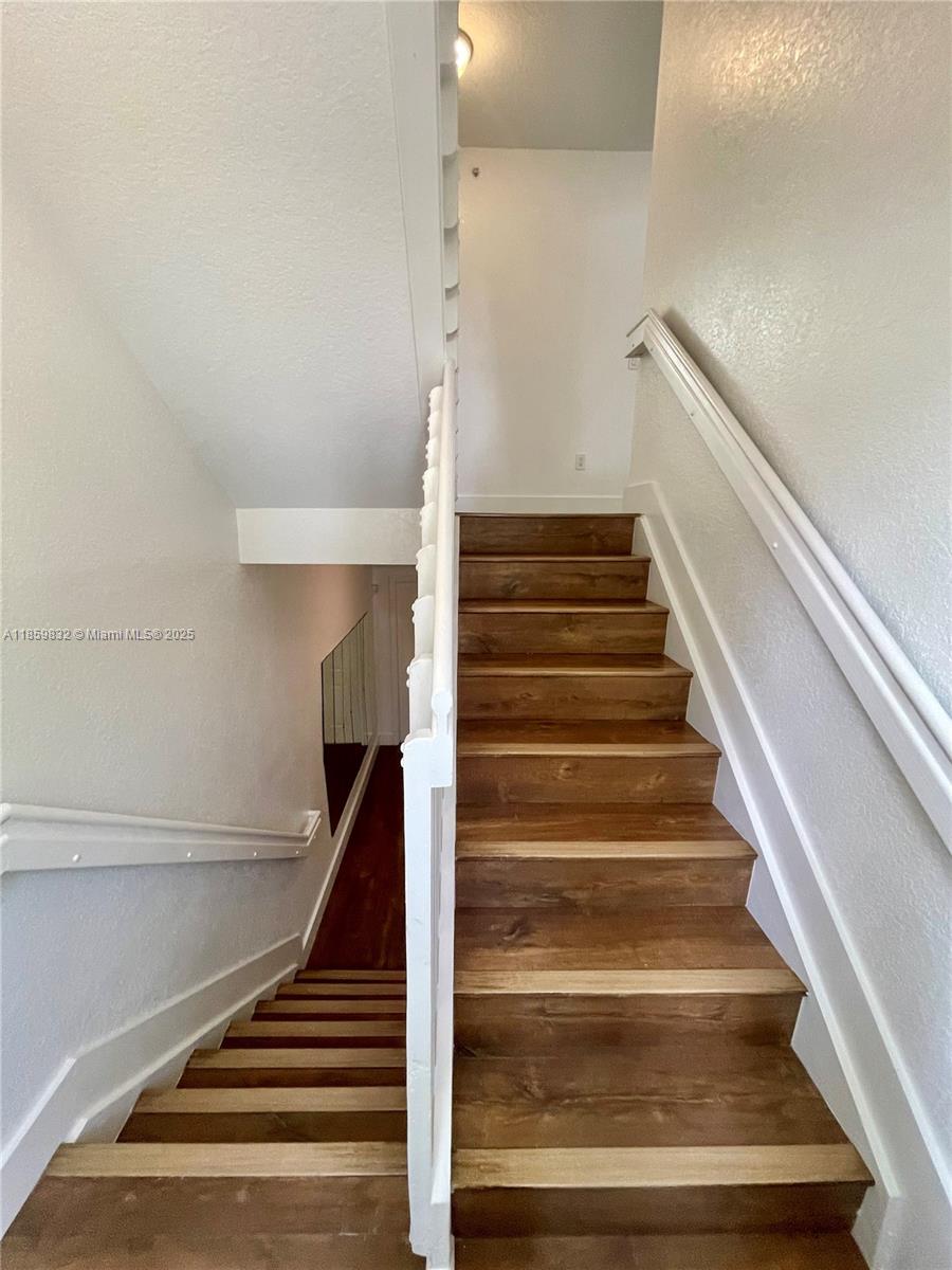 GROVE VILLAS CONDO - Residential