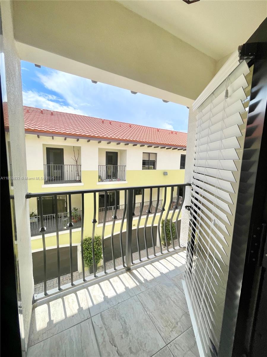 GROVE VILLAS CONDO - Residential