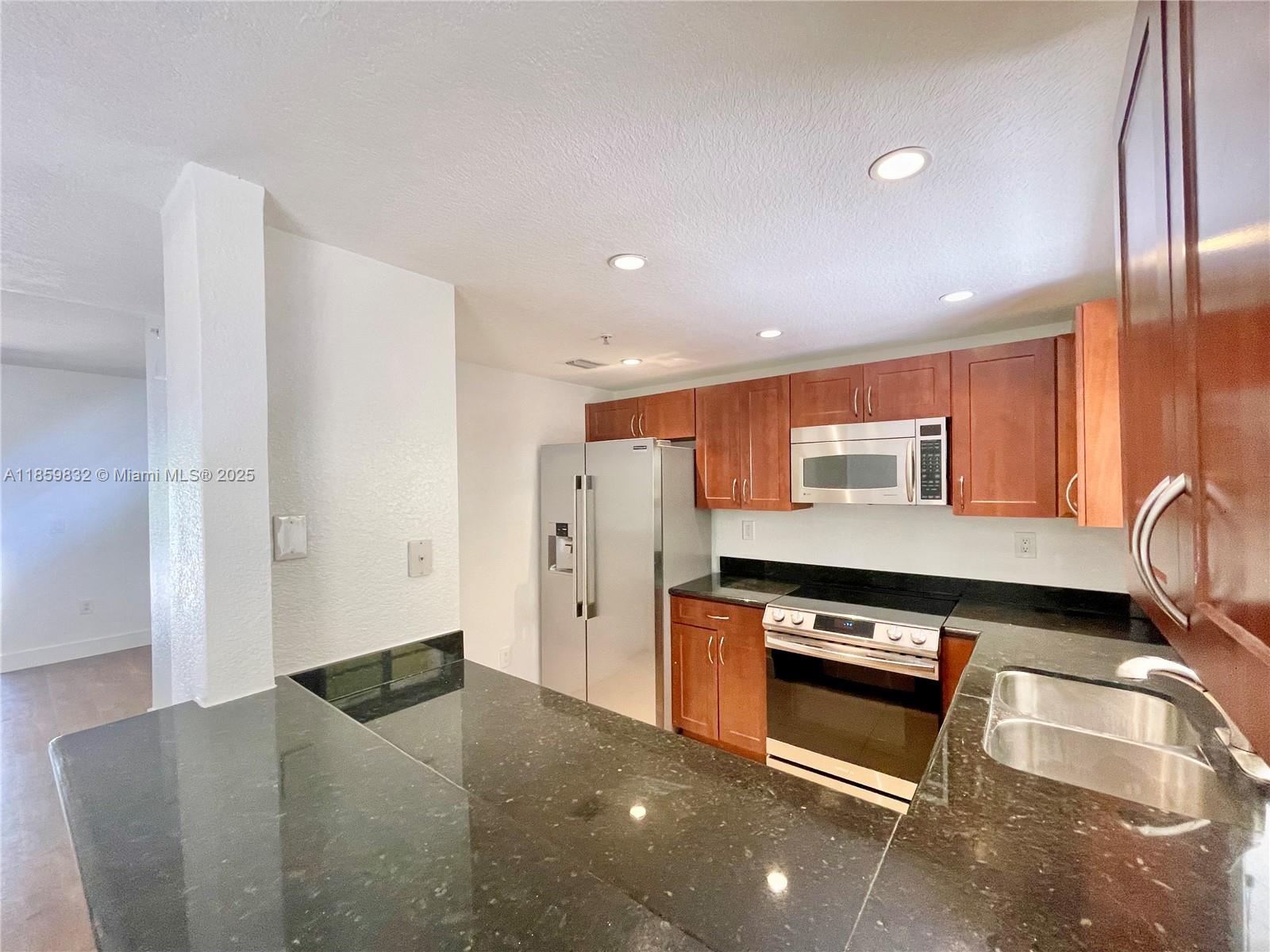 GROVE VILLAS CONDO - Residential