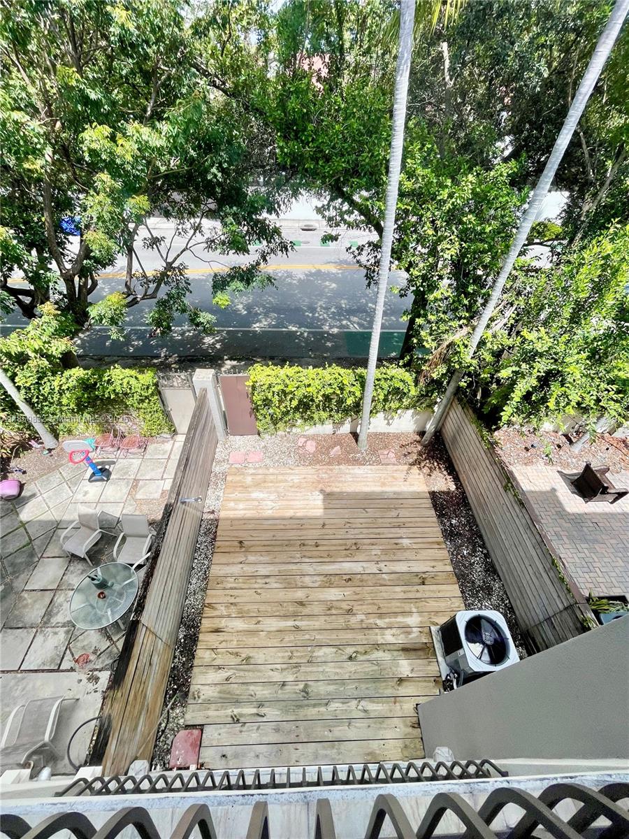 GROVE VILLAS CONDO - Residential