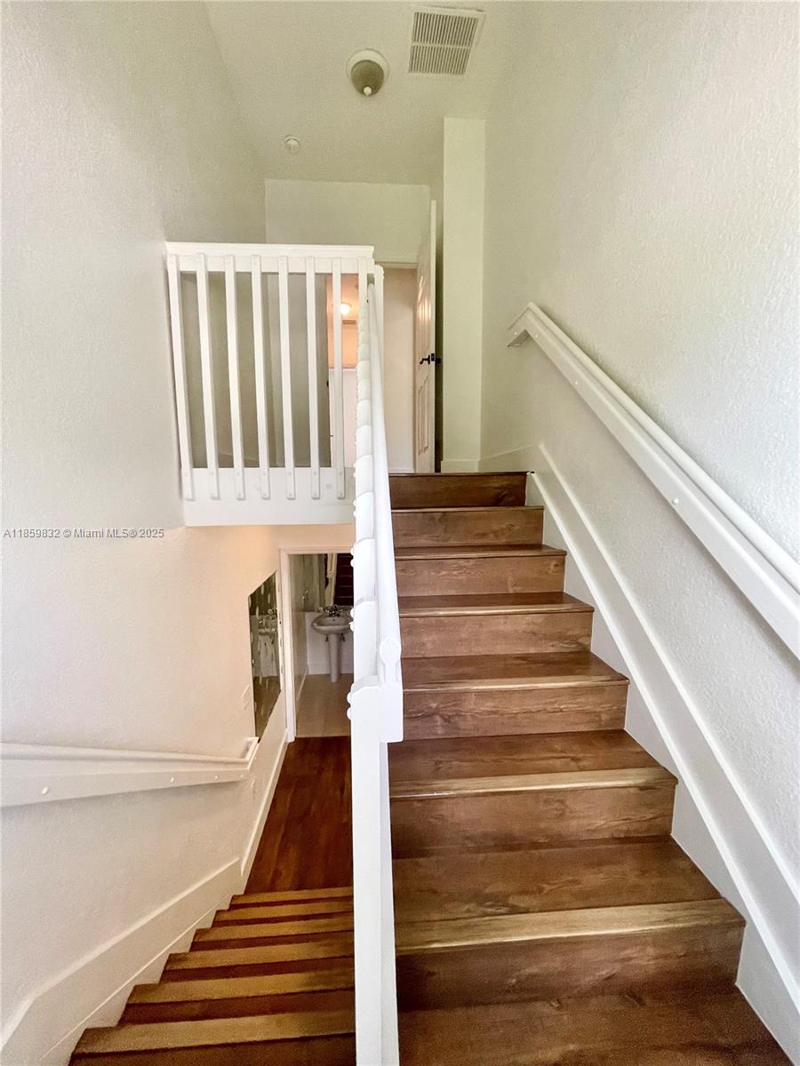 GROVE VILLAS CONDO - Residential