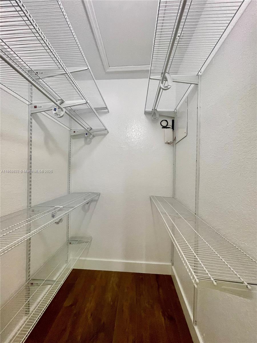 GROVE VILLAS CONDO - Residential