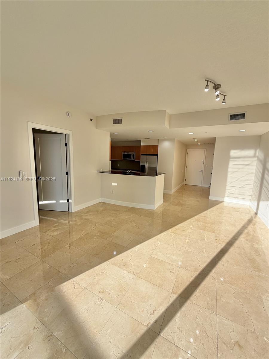 1060 Brickell Ave 3705